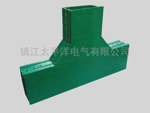 玻璃(li)鋼水(shui)平三(san)通